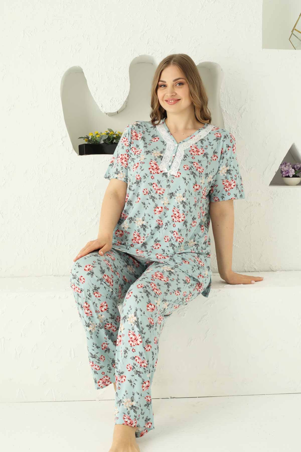 Mavi%20Çiçek%20Desenli%20Battal%20Beden%20Kısa%20Kollu%20Pijama%20Takımı%202737KYB